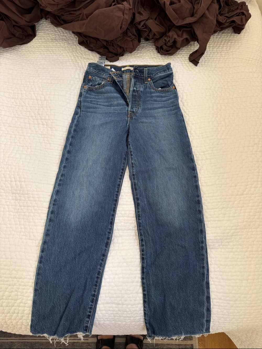Levi's Straight-Leg Women's Jeans in Medium Blue Wash
